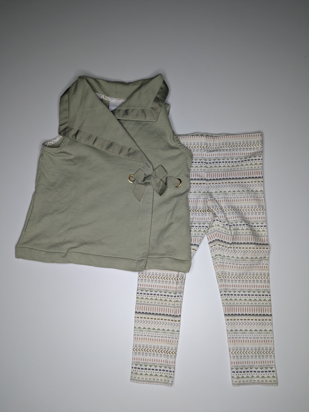 Tahari Sage Green Vest and Patterned Cream Leggings Set
